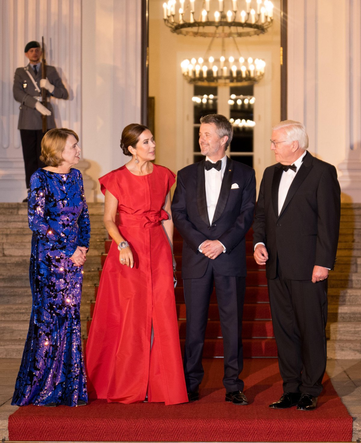 Il Re e la Regina di Danimarca partecipano a una cena ospitata dal Presidente Frank-Walter Steinmeier di Germania e sua moglie, Elke Büdenbender, al Palazzo Bellevue di Berlino il 21 ottobre 2024 (Sebastian Christoph Gollnow/DPA Picture Alliance/Alamy)