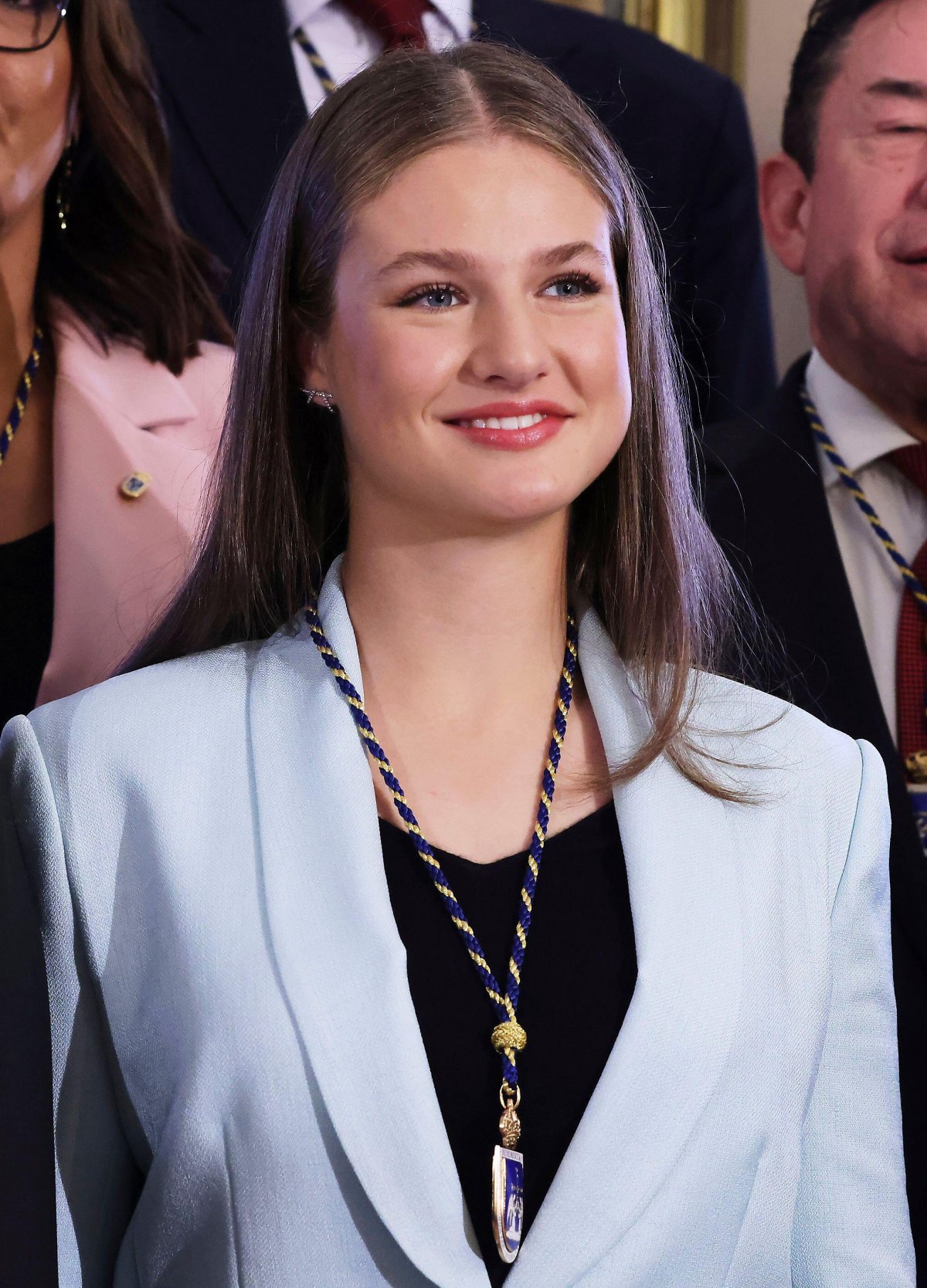 La Principessa delle Asturie indossa una medaglia presentata a lei come Sindaco Onorario di Oviedo il 24 ottobre 2024 (Jack Abuin/Zuma Press/Alamy)