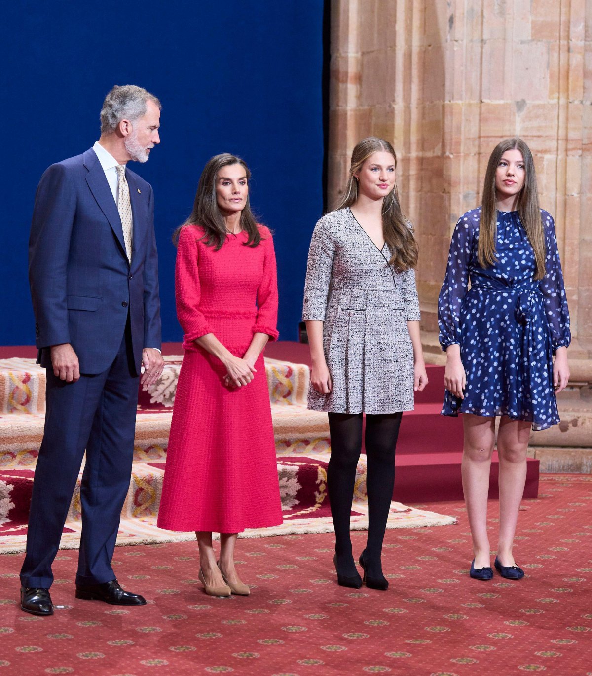 Il Re e la Regina di Spagna, con la Principessa delle Asturie e Infanta Sofia, incontrano i vincitori dei Premi delle Asturie a Oviedo il 25 ottobre 2024 (Jack Abuin/Zuma Press/Alamy)