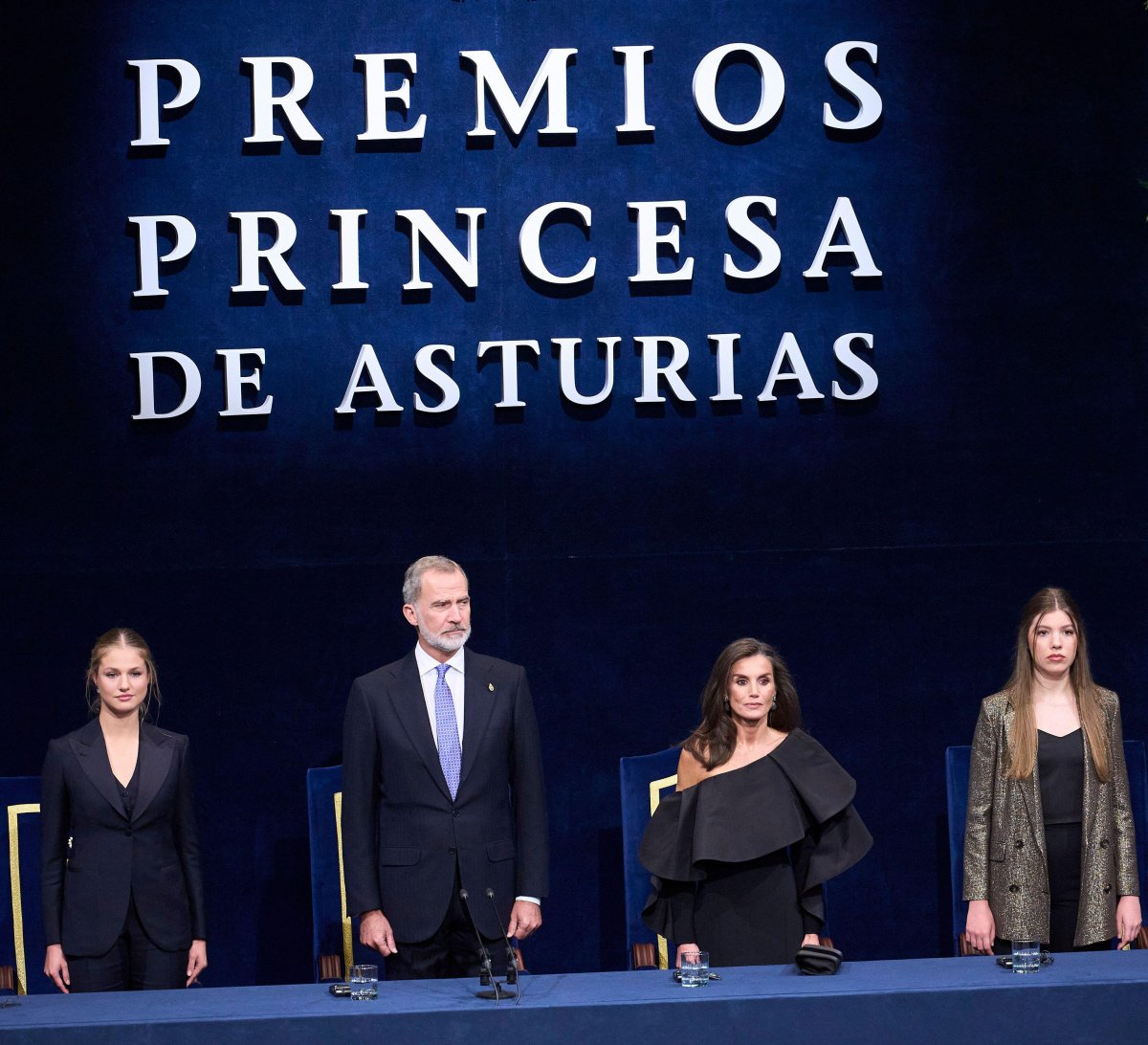 Il Re e la Regina di Spagna, con la Principessa delle Asturie e Infanta Sofia, partecipano alla cerimonia dei Premi delle Asturie a Oviedo il 25 ottobre 2024 (Jack Abuin/Zuma Press/Alamy)