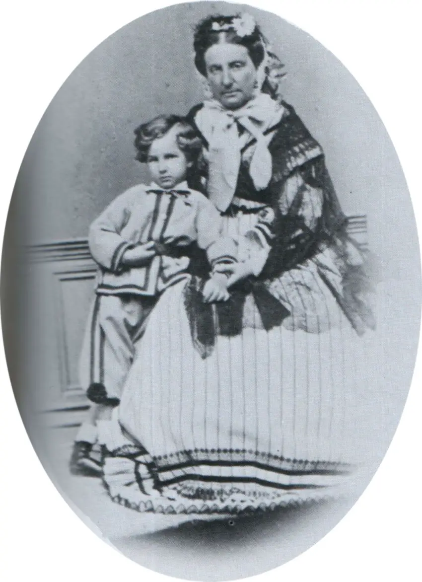 Principessa Clémentine di Orléans con il suo più giovane figlio, Principe Ferdinando, ca. 1866 (Wikimedia Commons)