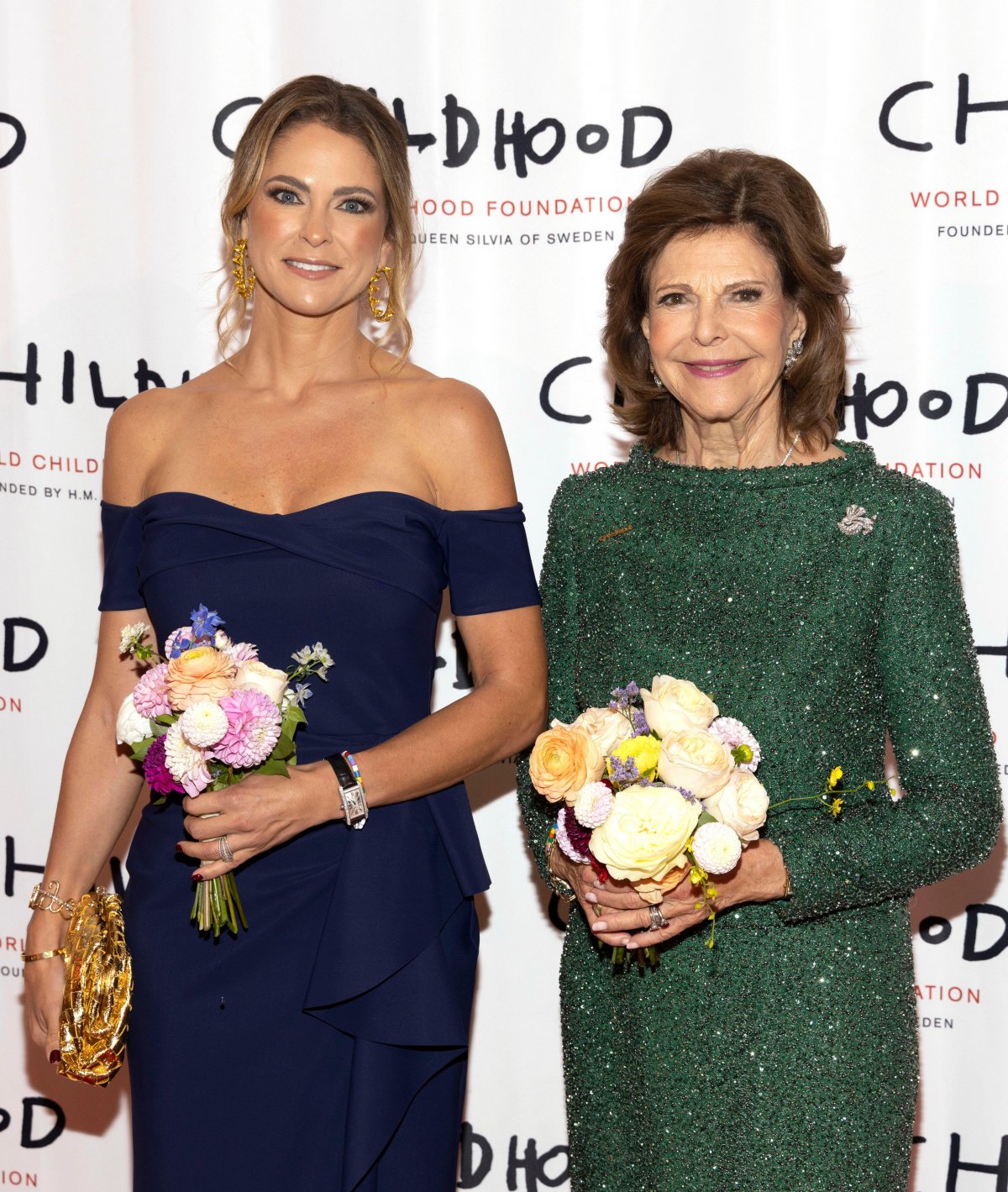 La Principessa Madeleine e la Regina Silvia di Svezia partecipano alla Gala della World Childhood Foundation a New York il 16 ottobre 2023 (TT News Agency/Alamy)