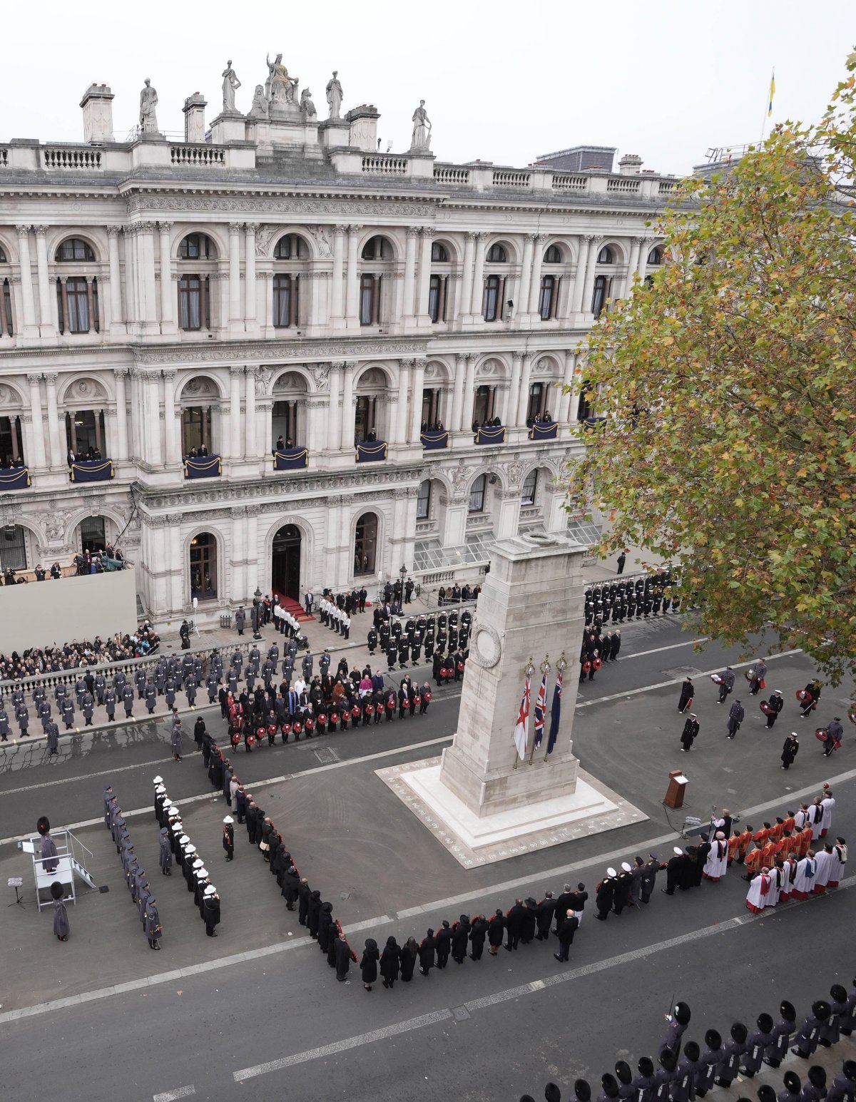 I membri della famiglia reale partecipano alla cerimonia della Domenica del Ricordo al Cenotafio di Londra il 10 novembre 2024 (Stefan Rousseau/PA Images/Alamy)