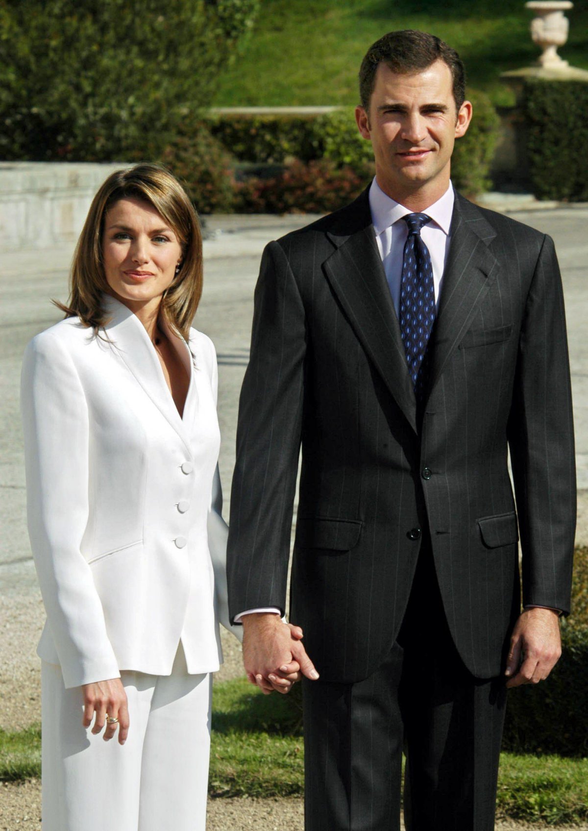 Il Principe di Asturie e Letizia Ortiz Rocasolano annunciano il loro fidanzamento a Madrid, novembre 2003 (DPA Picture Alliance/Alamy)