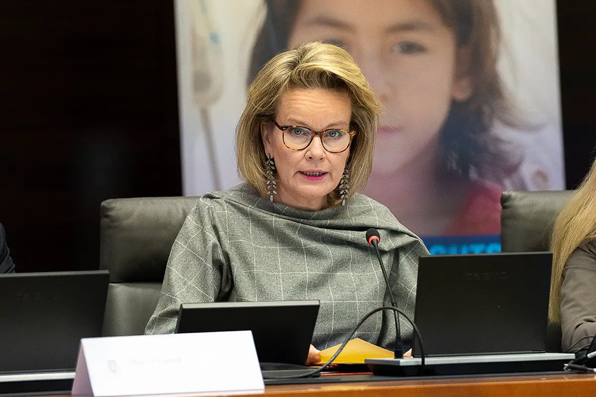 La regina dei Belgi attend una conferenza internazionale a Bruxelles per celebrare il 35° anniversario della Convenzione internazionale sui diritti dell'infanzia