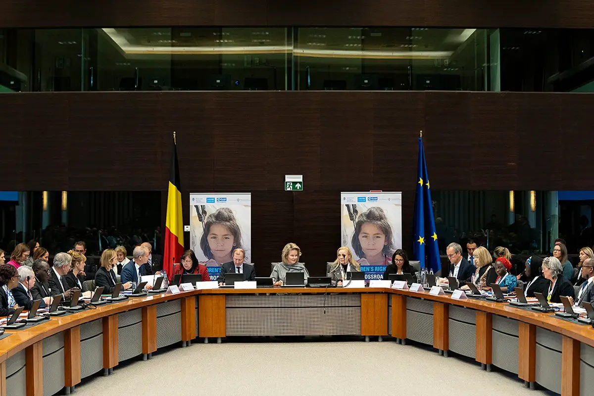 La regina dei Belgi attend una conferenza internazionale a Bruxelles per celebrare il 35° anniversario della Convenzione internazionale sui diritti dell'infanzia