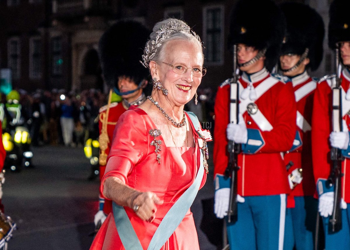 La regina Margrethe II di Danimarca arriva al Teatro Reale Danese a Copenaghen il 10 settembre 2022, per partecipare al 50° anniversario del suo ascenso al trono