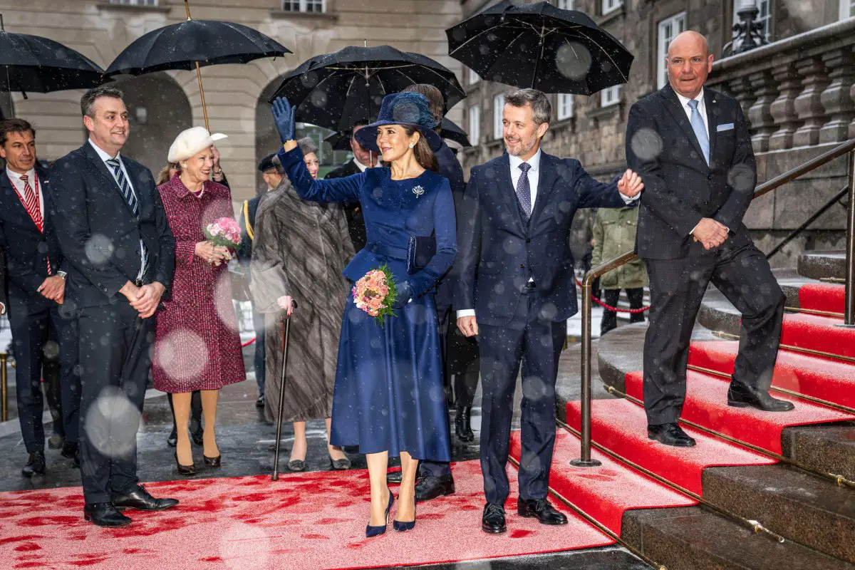 Il Re e la Regina di Danimarca arrivano per una ricezione al Folketing, il parlamento danese, presso il Palazzo di Christiansborg a Copenaghen il 15 gennaio 2024 (Thomas Traasdahl/Ritzau Scanpix/Alamy)