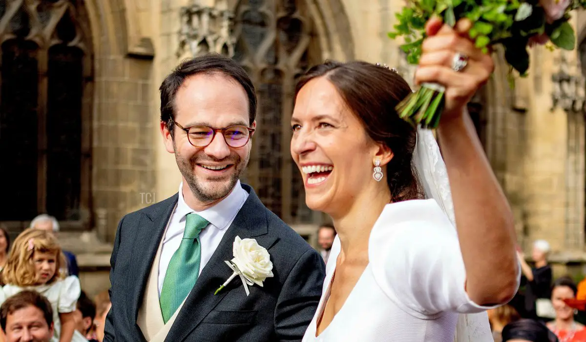 Conto Charles Henri d'Udekem d'Acoz e Contessa Caroline Philippe lasciano l'Eglise Saint-Michel a Pont-l'Eveque, il 03 settembre 2022, dopo il loro matrimonio