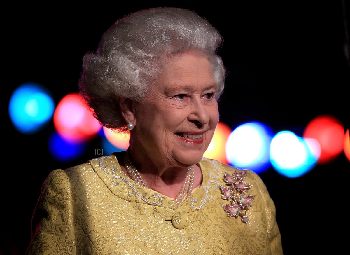 La Regina Elisabetta II partecipa a una ricezione per 'Una celebrazione della Nuova Scozia' presso il Cunard Centre il 29 Giugno 2010 a Halifax, Canada (Chris Jackson-Pool/Getty Images)