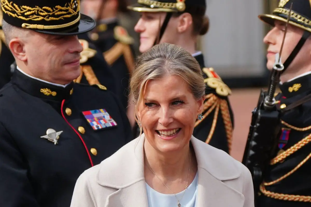 La Duchessa di Edimburgo durante una cerimonia speciale del Cambio della Guardia a Buckingham Palace per celebrare il 120° anniversario della Entente Cordiale l'8 aprile 2024 (Victoria Jones/PA Images/Alamy)