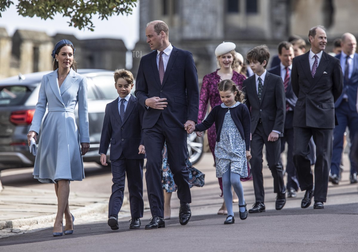 Il Principe William, Duca di Cambridge, e Catherine, Duchessa di Cambridge, partecipano al servizio di Mattutino di Pasqua presso la Cappella di St George al Castello di Windsor il 17 aprile 2022 a Windsor, Inghilterra