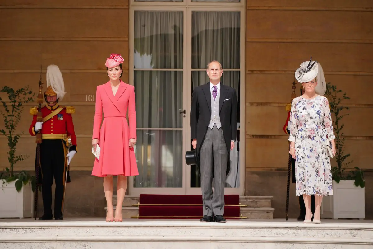 Catherine, Duchessa di Cambridge, il Principe Edward, conte di Wessex e Sophie, contessa di Wessex partecipano a una festa di giardino reale a Buckingham Palace il 18 maggio 2022 a Londra, Inghilterra