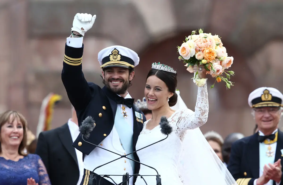 Il Principe Carl Philip e la Principessa Sofia di Svezia dopo il loro matrimonio reale a Stoccolma il 13 Giugno 2015 (Andreas Rentz/Getty Images)