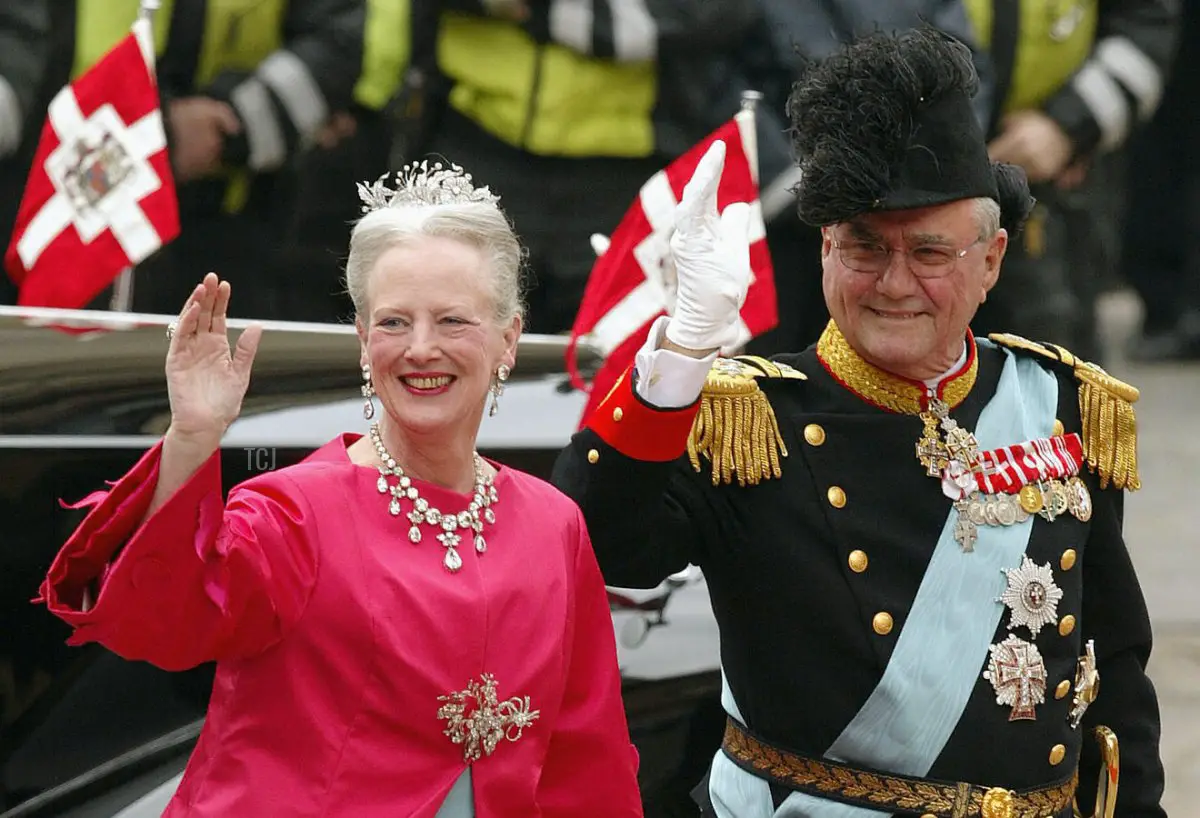 Regina Margrethe e il principe Henrik arrivano alla Cattedrale di Copenaghen, 14 maggio 2004, per il matrimonio del loro figlio