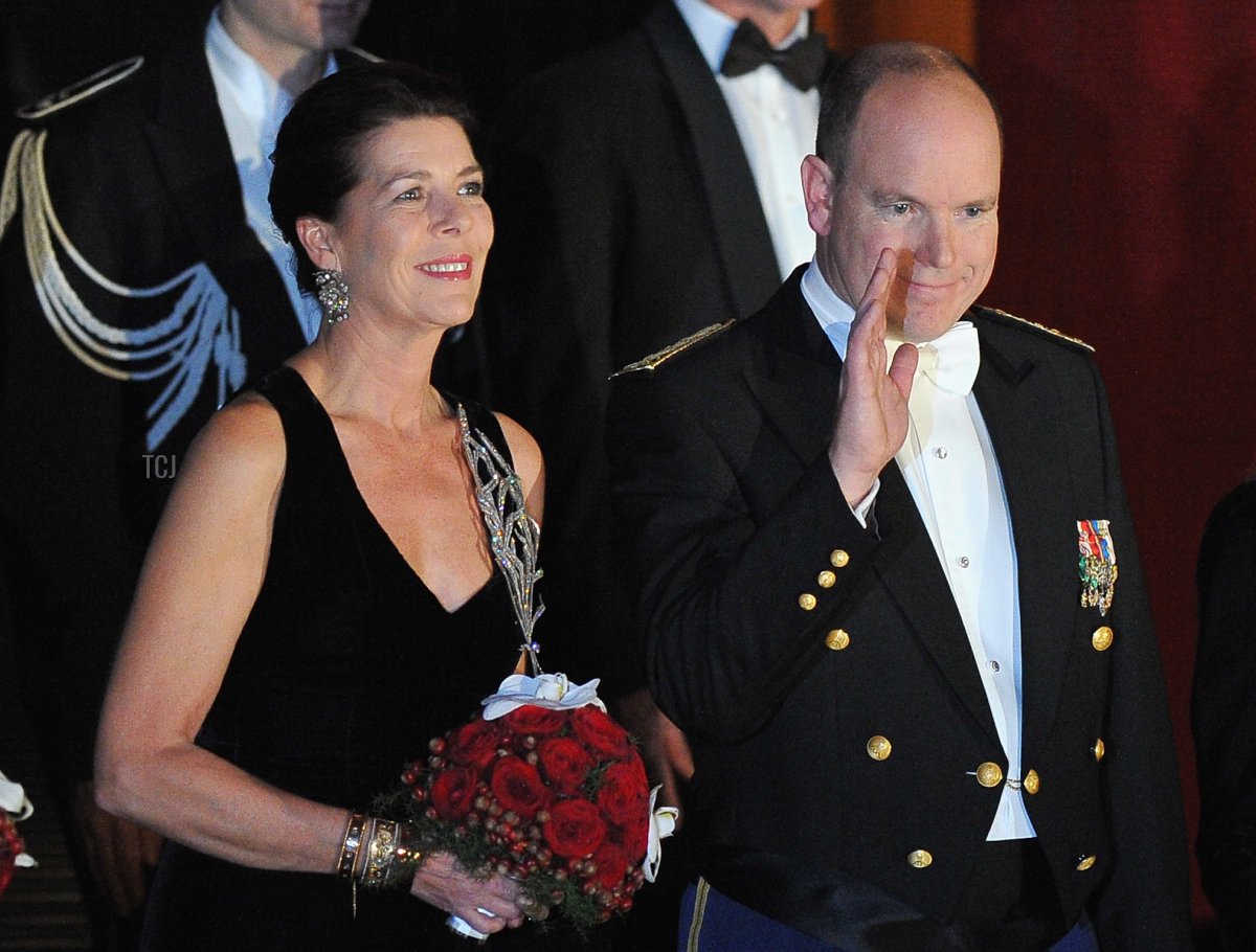 La principessa Caroline di Hannover e il principe Alberto II di Monaco partecipano al concerto di gala per la Festa Nazionale di Monaco al Grimaldi Forum il 19 novembre 2010 a Monaco (Pascal Le Segretain/Getty Images)