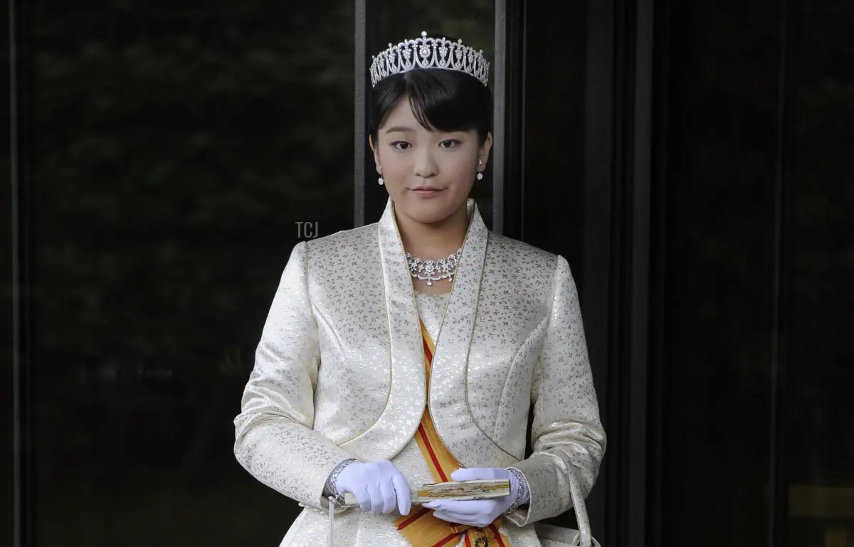 La Principessa Mako del Giappone, la prima figlia del Principe Akishino e della Principessa Kiko, in abito completo esce dal Palazzo Imperiale di Tokyo dopo aver incontrato l'imperatore e l'imperatrice il 23 ottobre 2011