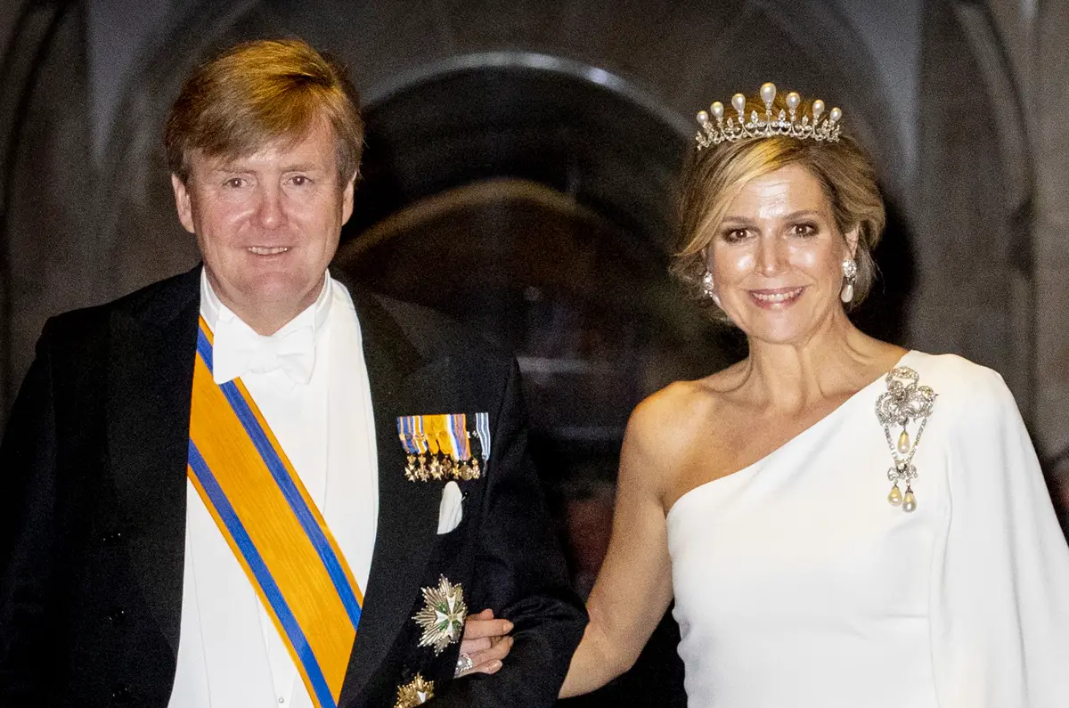 Re Guglielmo Alessandro e la Regina Maxima dei Paesi Bassi partecipano a una cena di gala per membri del Corpo Diplomatico al Palazzo Reale di Amsterdam il 9 aprile 2019 (Patrick van Katwijk/Getty Images)