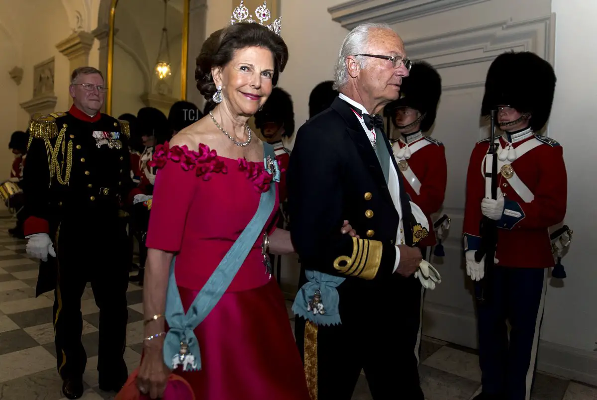 Re Carlo Gustavo di Svezia e moglie Regina Silvia arrivano al banchetto di gala in occasione del 50° compleanno del Principe Ereditario al Palazzo Christiansborg il 26 maggio 2018 a Copenaghen, Danimarca