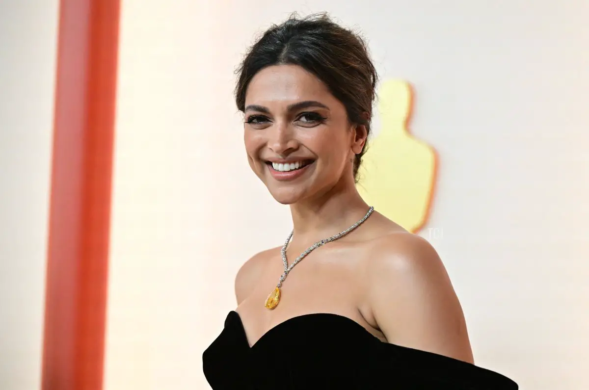 L'attrice indiana Deepika Padukone partecipa ai 95° Premi Oscar al Dolby Theatre di Hollywood, California, il 12 Marzo 2023 (FREDERIC J. BROWN/AFP via Getty Images)