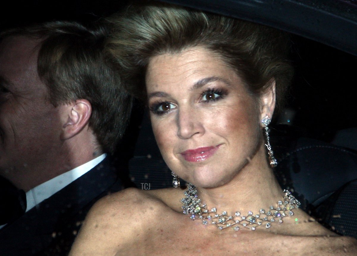 Il Principe Willem-Alexander e la Principessa Maxima dei Paesi Bassi arrivano a Buckingham Palace per una festa di gala ospitata dalla Regina Elisabetta II per celebrare il 60° compleanno di suo figlio, il Principe Carlo, il 13 novembre 2008, a Londra, Inghilterra (Chris Jackson/Getty Images)