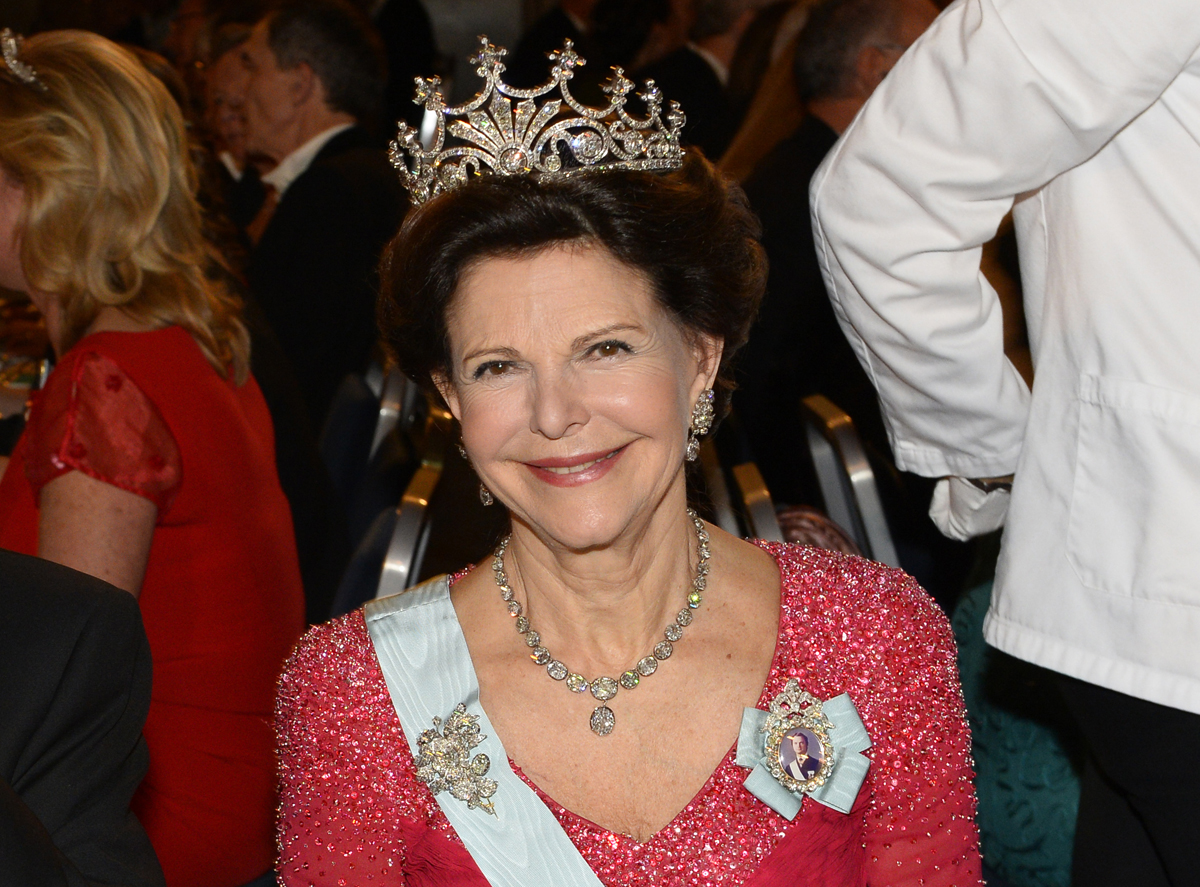 La Regina Silvia di Svezia partecipa al Banchetto Nobel a Stoccolma il 10 dicembre 2013 (JONATHAN NACKSTRAND/AFP/Getty Images)