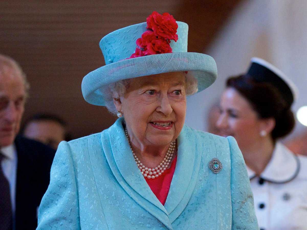 La regina Elisabetta II del Regno Unito partecipa alla cerimonia di apertura del Commonwealth Heads of Government Meeting (CHOGM) a La Valletta, Malta, il 27 novembre 2015 (Jin Yu/Xinhua/Alamy)