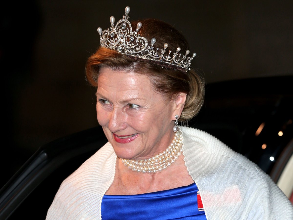 La regina Sonja di Norvegia partecipa alla cena di gala per il matrimonio del Principe Guillaume di Lussemburgo e Stephanie de Lannoy al Palazzo Granducale il 19 ottobre 2012 in Lussemburgo,