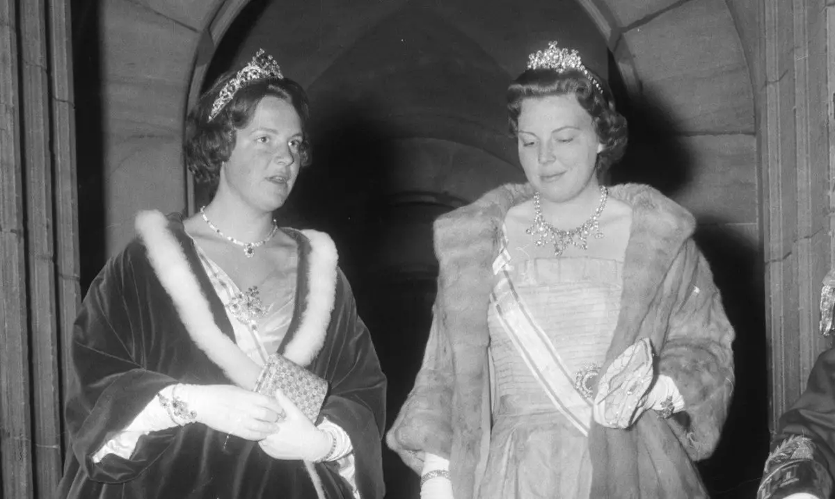 La Principessa Irene e la Principessa Beatrix durante la visita di stato dello Scià di Persia, maggio 1959