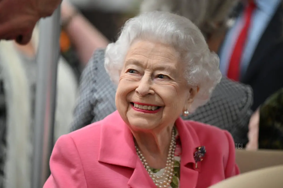 La Regina Elisabetta II sorridente durante una visita al Chelsea Flower Show 2022 a Londra il 23 maggio 2022