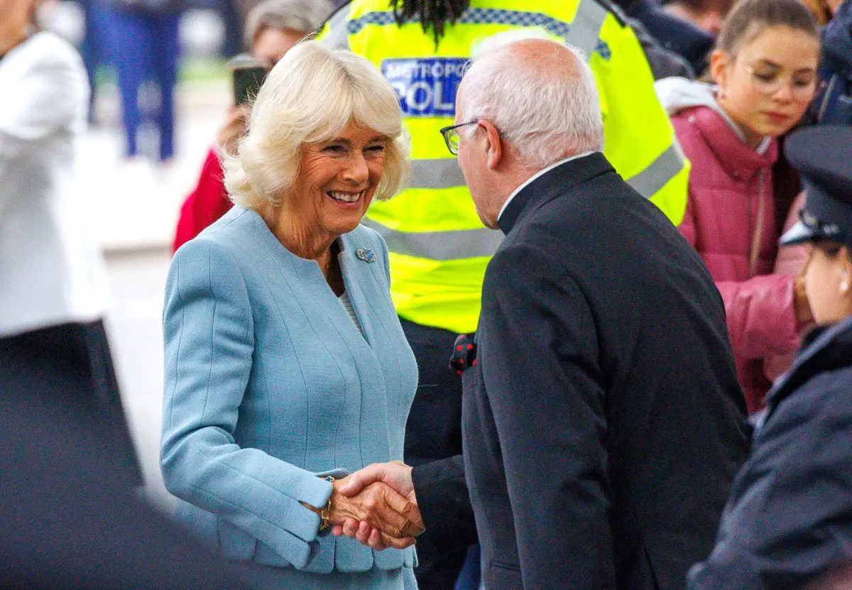 La Regina Camilla visita il Progetto Sacrestia dell'Abbazia di Westminster a Londra il 3 ottobre 2024 (Karl Black/Alamy)