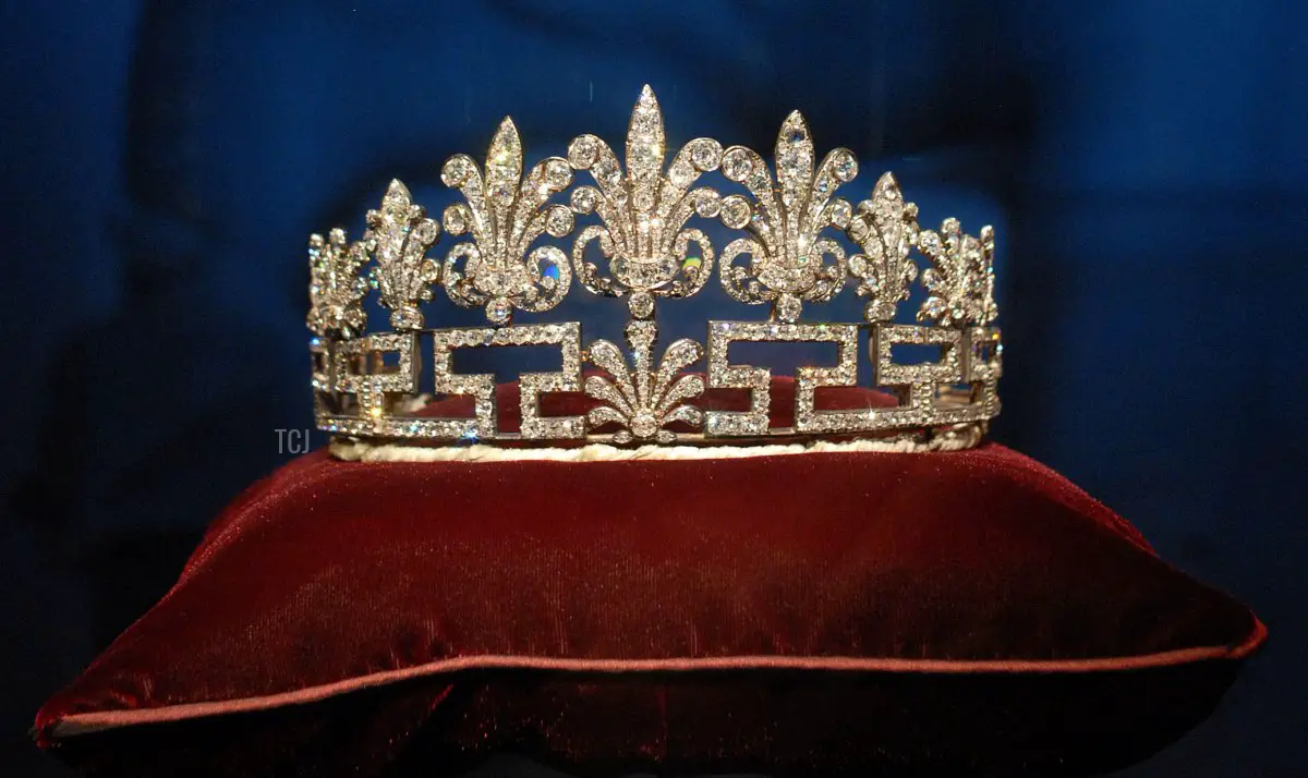 La tiara di diamanti del familia Spencer è esposta a un'anteprima della mostra itinerante 'Diana: A Celebration' presso il National Constitution Center il 1 ottobre 2009 a Filadelfia, Pennsylvania (William Thomas Cain/Getty Images)