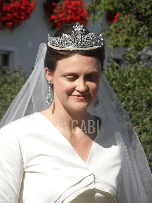 Anna Teresa di Arco-Zinneberg indossa la Tiara Savoia-Aosta nel giorno del suo matrimonio, ottobre 2018