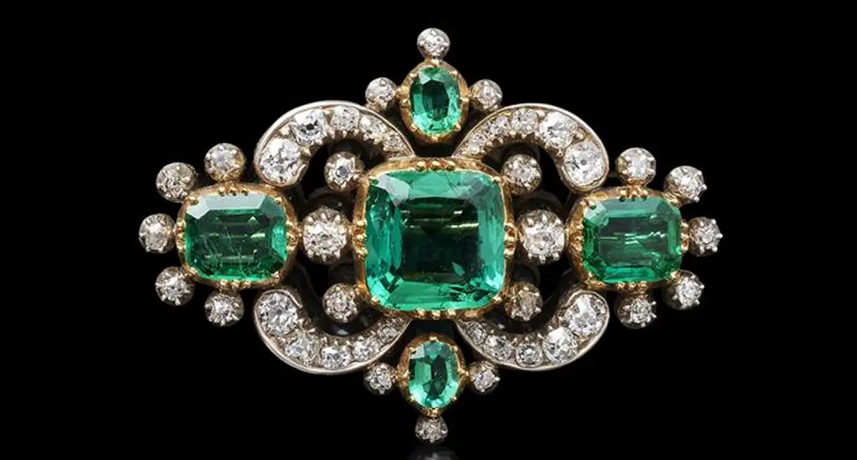 Brooch con smeraldo e diamanti della Principessa Charlotte (Dreweatts)