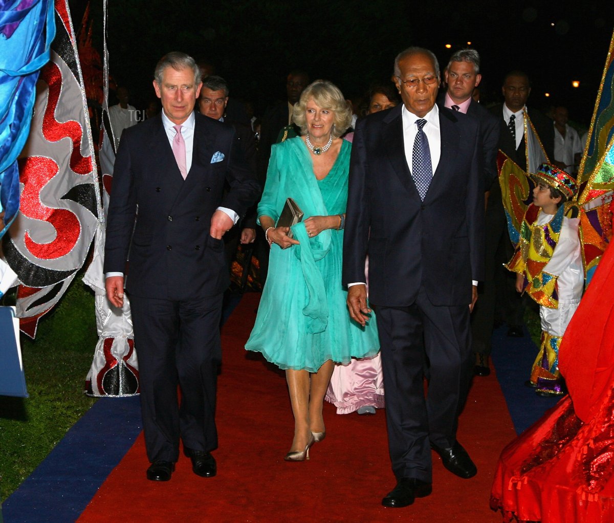 Il Principe Carlo, il Principe di Galles, il Primo Ministro di Trinidad e Tobago, Patrick Manning e Camilla, Duchessa di Cornovaglia sono visti nella Residenza del Presidente nel secondo giorno di un tour di tre giorni di Trinidad e Tobago il 4 marzo 2008 vicino a Port of Spain, Trinidad