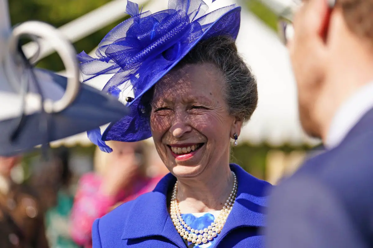 La Principessa Reale partecipa a un party in giardino al Buckingham Palace l'8 maggio 2024 (Jordan Pettitt/PA Images/Alamy)