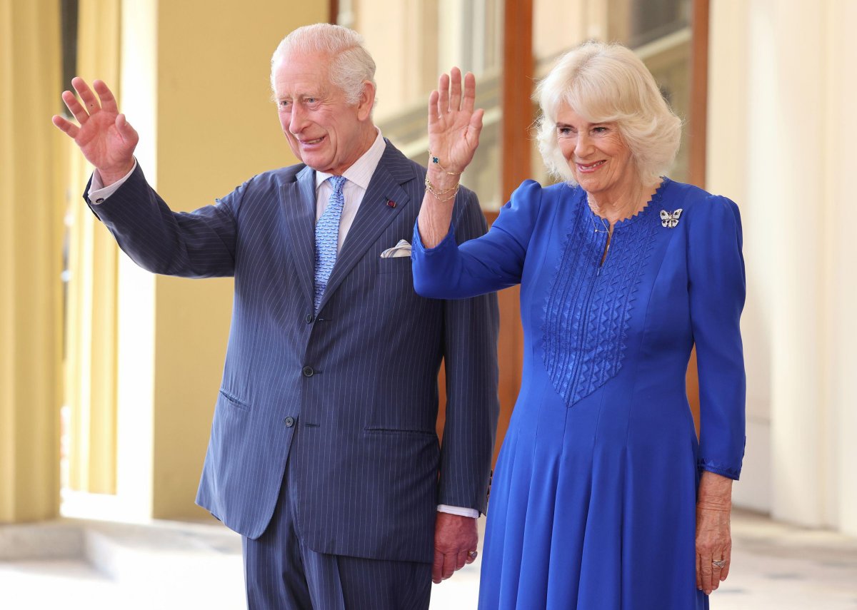 Il Re Carlo III e la Regina Camilla salutano l'Imperatore e l'Imperatrice del Giappone a Buckingham Palace a Londra il 27 giugno 2024 (Chris Jackson/PA Images/Alamy)