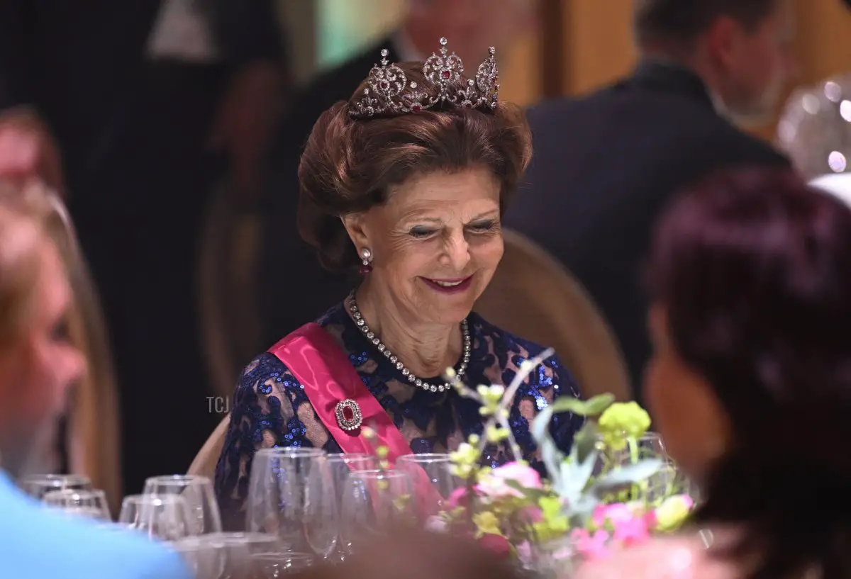 La regina Silvia di Svezia partecipa a una cena di stato ospitata dal presidente dell'Estonia a Tallinn, 2 maggio 2023 (Pontus Lundahl/TT News Agency/Alamy)