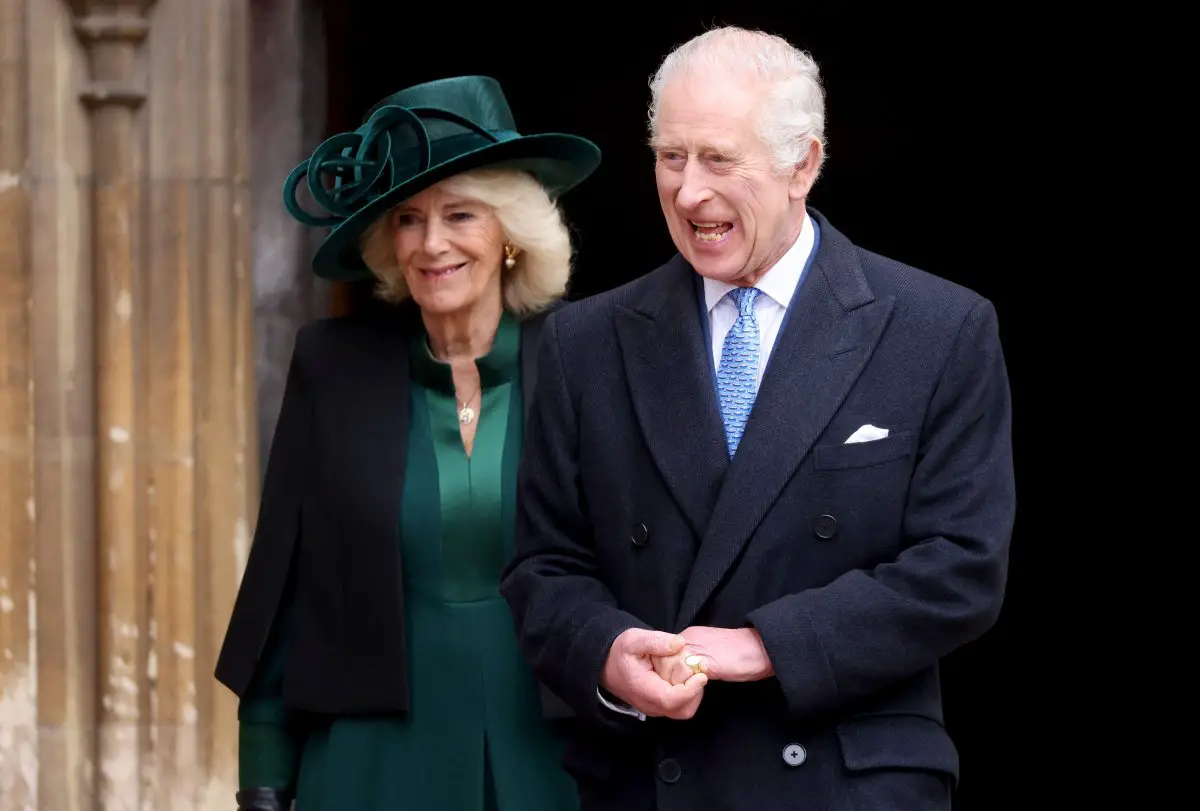 Re Carlo III e Regina Camilla del Regno Unito partecipano a un servizio di Pasqua nella Cappella di San Giorgio, Windsor, il 31 marzo 2024 (Hollie Adams/PA Images/Alamy)