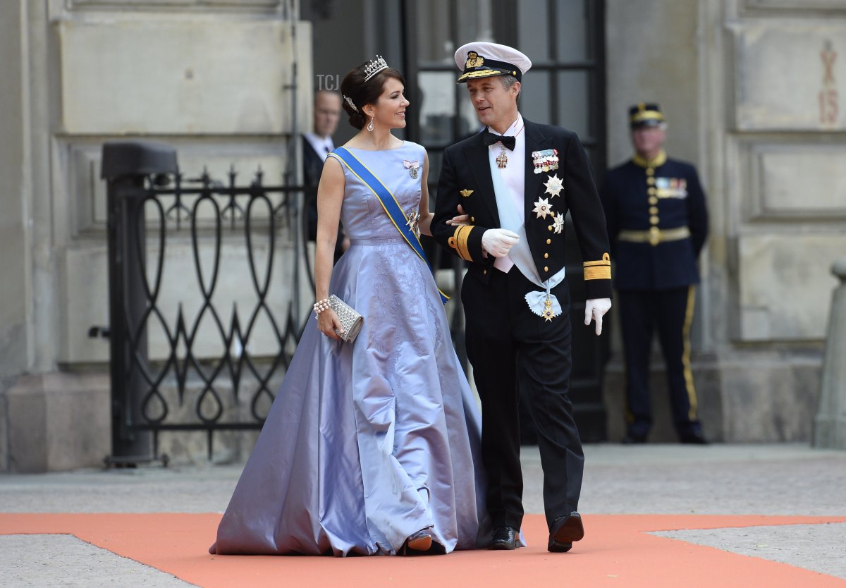 La Principessa Maria di Danimarca (a sinistra) e il Principe Frederik di Danimarca arrivano al matrimonio del Principe Carl Philip di Svezia e Sofia Hellqvist al Palazzo di Stoccolma il 13 giugno 2015