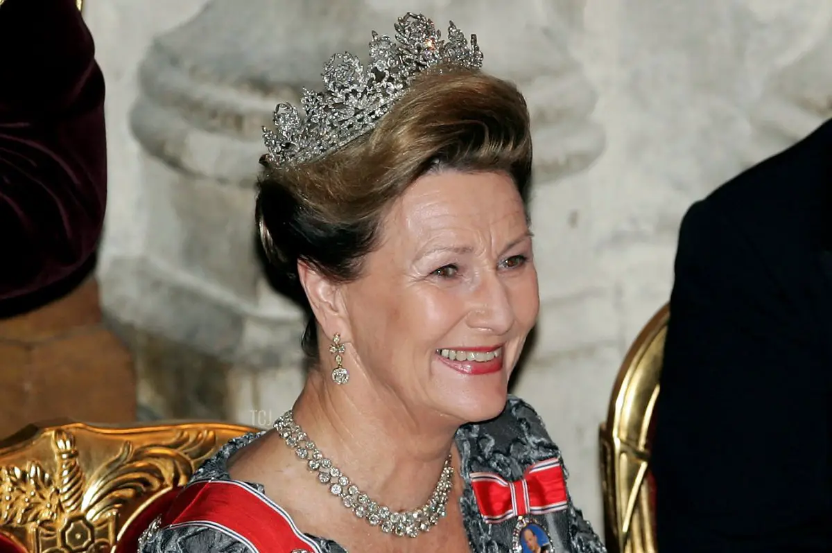 HM Queen Sonja partecipa a un banchetto in onore del Re e della Regina di Norvegia durante la loro visita di 3 giorni nel Regno Unito per celebrare 100 anni di indipendenza della Norvegia dalla Svezia, il 25 ottobre 2005 a Londra, Inghilterra