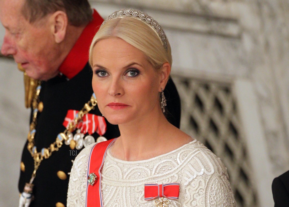 La Principessa Ereditaria Mette-Marit di Norvegia partecipa a una cena di gala per celebrare i 40 anni della regina Margrethe II di Danimarca. presso la Cappella del Palazzo di Christiansborg, il 15 gennaio 2012 a Copenaghen, Danimarca