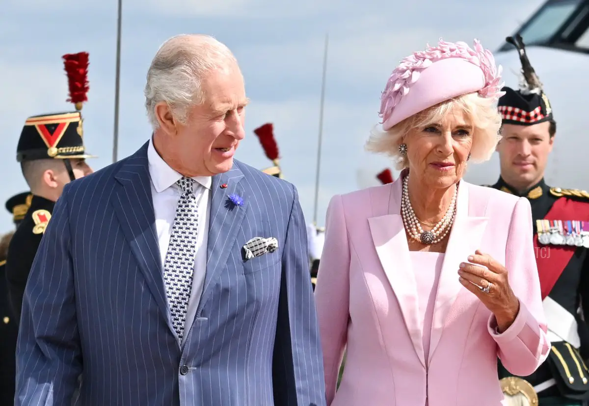 Re Carlo III e Regina Camilla del Regno Unito arrivano a Parigi per l'inizio di una visita di stato in Francia il 20 settembre 2023 (Tim Rooke - Pool/Getty Images)