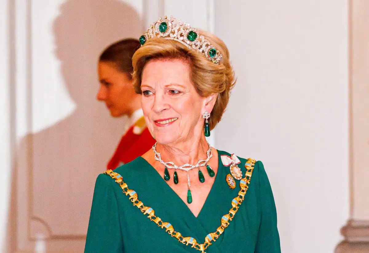 La Regina Anne-Marie partecipa a un banchetto di gala al Palazzo Christiansborg per celebrare il Giubileo d'Oro di sua sorella, la Regina Margrethe II di Danimarca, l'11 settembre 2022 (Patrick van Katwijk/DPA Picture Alliance/Alamy)