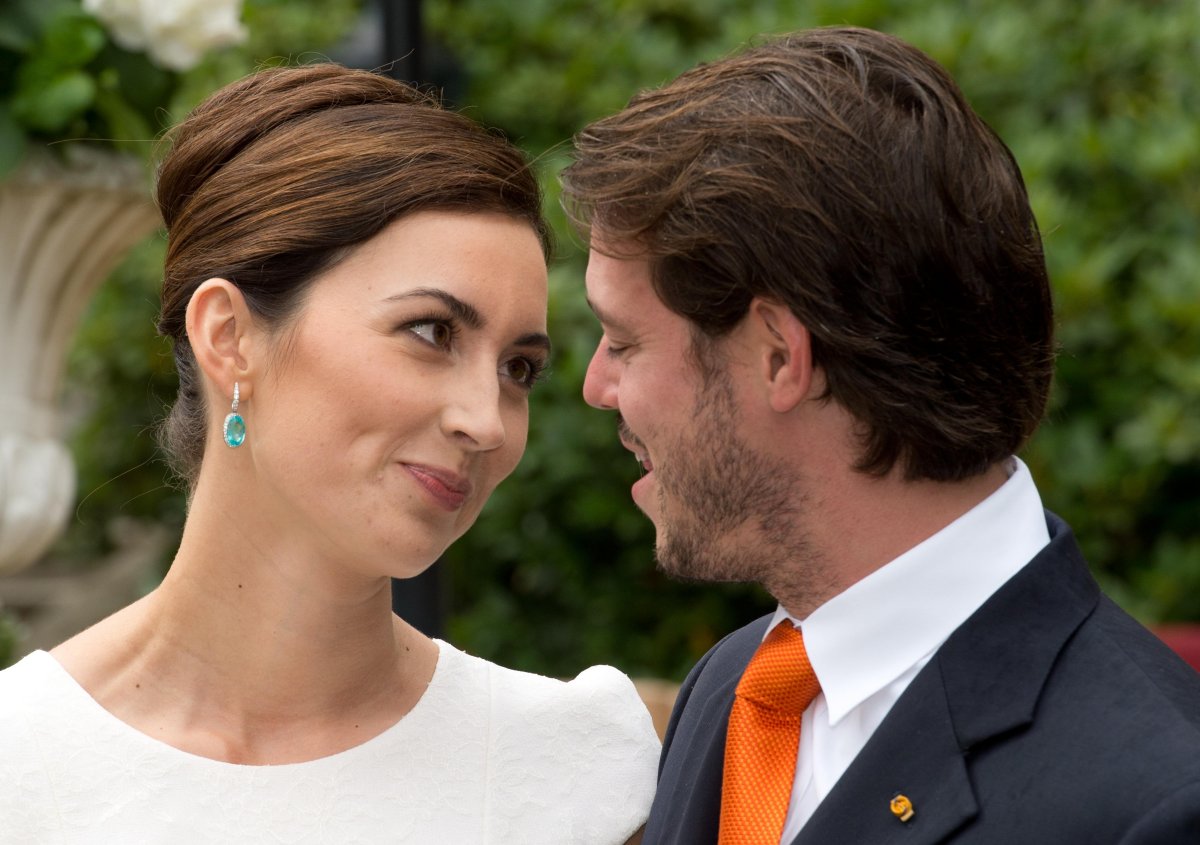 Il Principe Felix di Lussemburgo e Claire Lademacher sono ritratti dopo la loro cerimonia nuziale civile a Konigstein, Germania, il 17 settembre 2013 (BORIS ROESSLER/DPA Picture Alliance/Alamy)