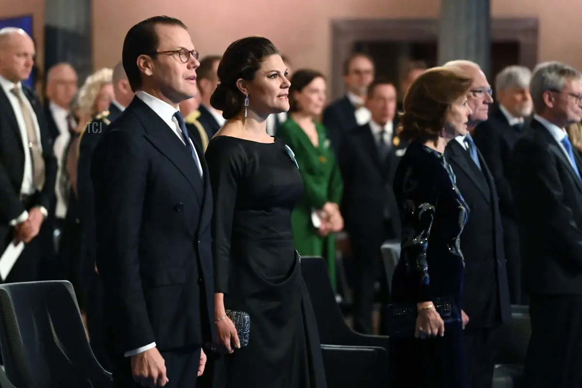 Il Principe Daniel di Svezia, la Principessa Vittoria di Svezia, la Regina Silvia di Svezia e il Re Carl XVI Gustaf di Svezia partecipano alla cerimonia di premiazione del Premio Nobel presso il Concert Hall il 10 dicembre 2021 a Stoccolma, Svezia