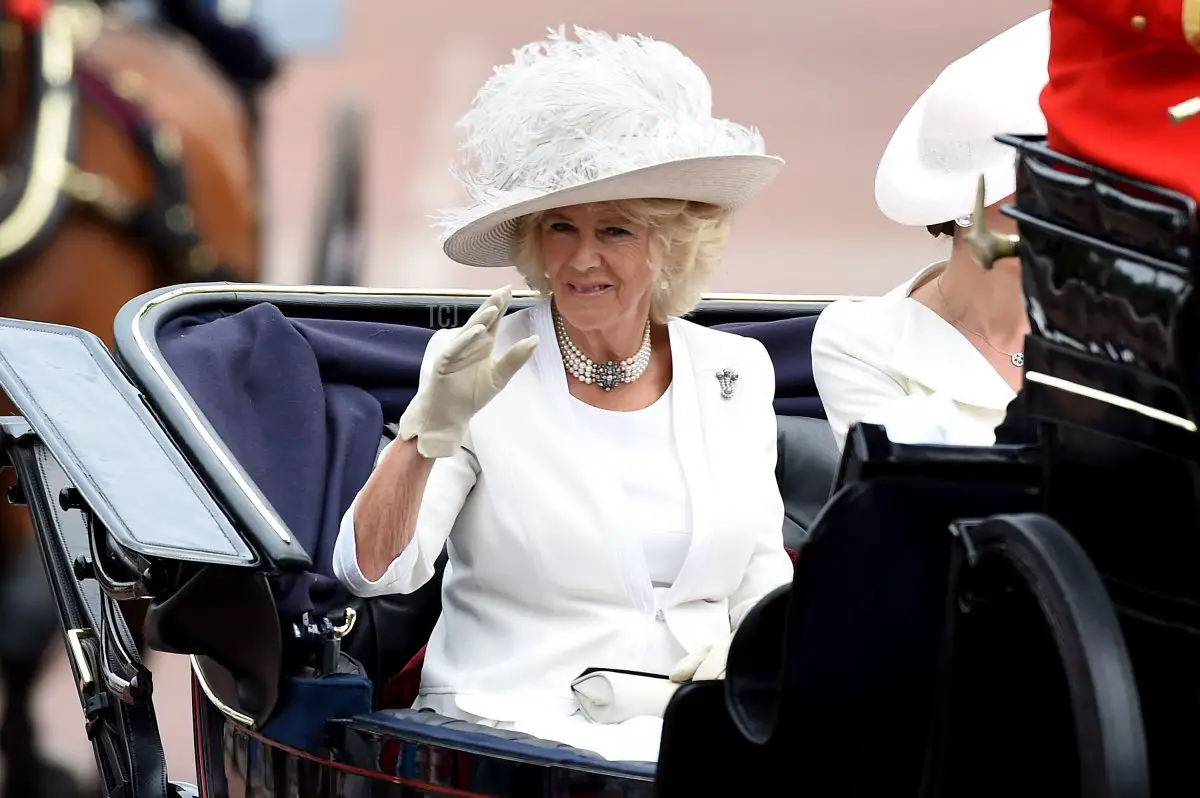 La Duchessa di Cornovaglia siede in carrozza durante il Trooping the Colour, quest'anno in occasione del 90° compleanno della Regina l'11 giugno 2016 a Londra, Inghilterra (Ben A. Pruchnie/Getty Images)