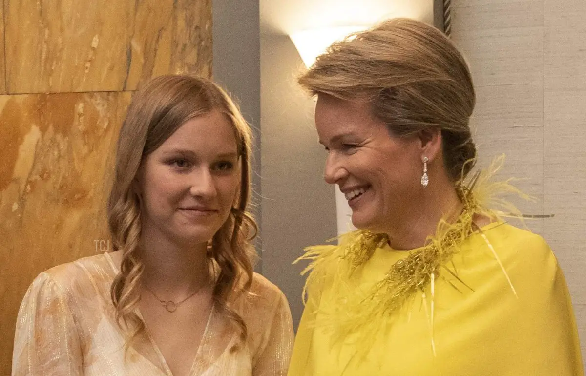 Durante le finali del Concorso di Voce Regina Elisabetta, la Principessa Eleonore del Belgio e la Regina Mathilde dei Belgi si sono fatte immortalare presso la Sala Concerti Flagey di Bruxelles, il 3 giugno 2023 (NICOLAS MAETERLINCK/BELGA MAG/AFP via Getty Images)