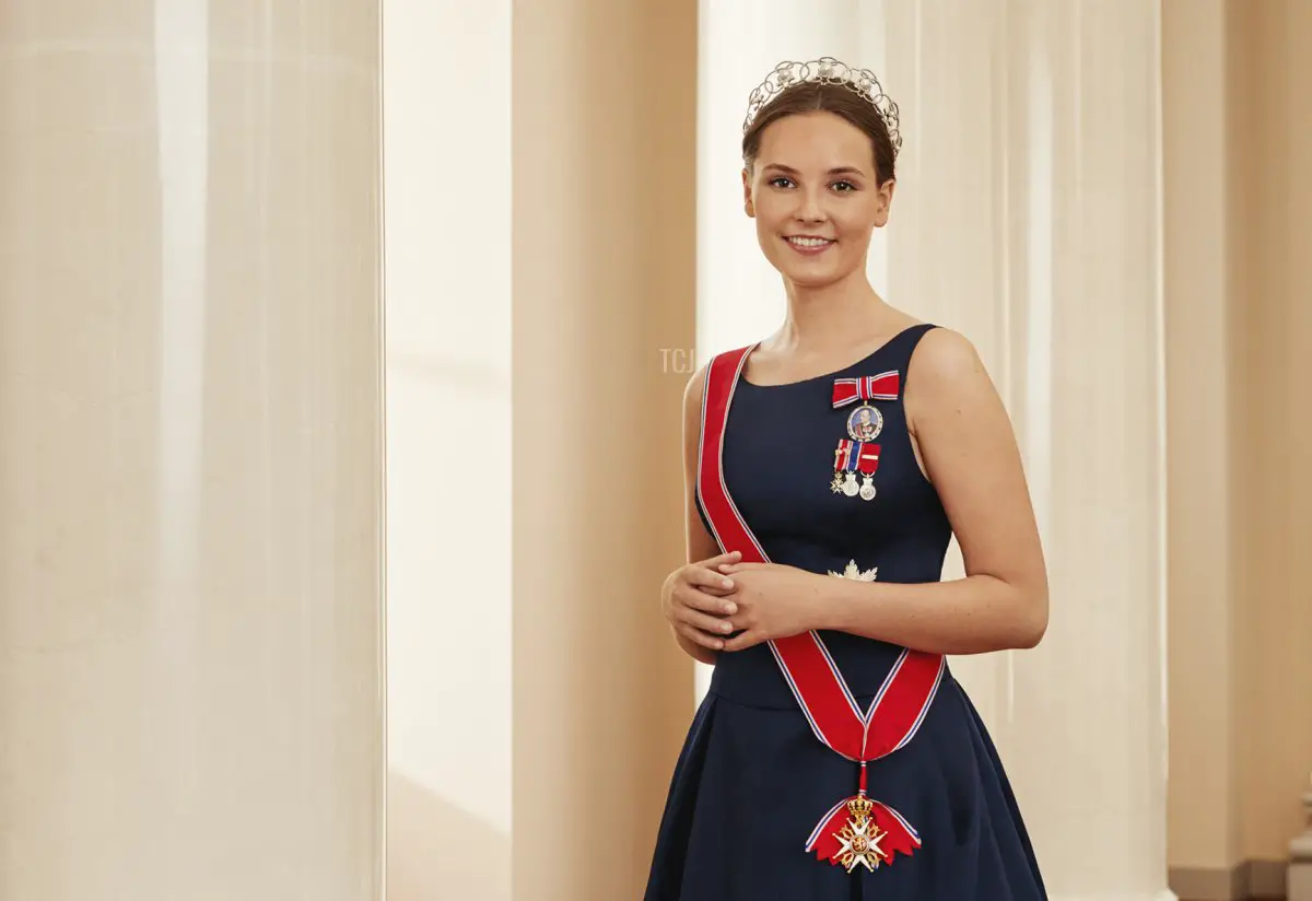 In questa foto fornita dalla Corte Reale, la Principessa Ingrid Alexandra è vista in occasione del suo 18° compleanno presso la Corte Reale il 16 giugno 2022 a Oslo, Norvegia (Ida Bjørvik - Handout/Getty Images)