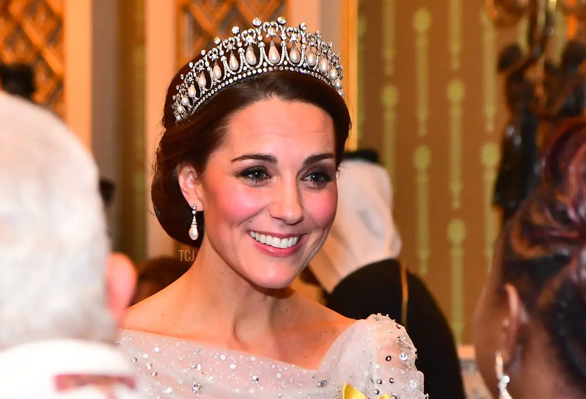 Catherine, Duchess of Cambridge accoglie gli ospiti a una ricezione serale per i membri del Corpo Diplomatico al Palazzo di Buckingham il 4 dicembre 2018 a Londra, Inghilterra